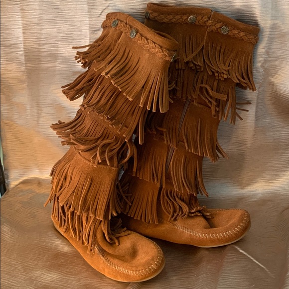 Minnetonka 5-Layer Fringe Braid Ornamented Brown Suede Boots Size 7 - Picture 2 of 6